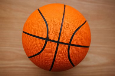 Basketbol topu mahkeme katta
