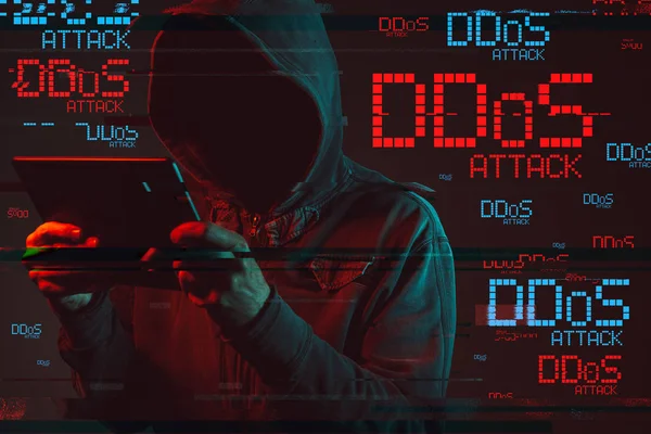 Ddos Konzept mit gesichtsloser männlicher Person mit Kapuze — Stockfoto