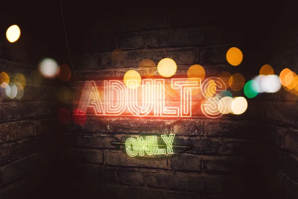 Solo per adulti insegna al neon — Foto Stock