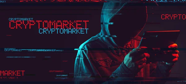 Kryptomarkt-Konzept mit gesichtsloser männlicher Person mit Kapuze — Stockfoto
