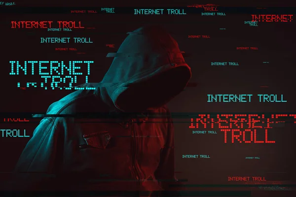Internet-Troll-Konzept mit gesichtsloser männlicher Person mit Kapuze, wenig rot und blau beleuchtetem Bild und digitalem Glitch-Effekt — Stockbild Internet-Troll-Konzept mit gesichtsloser männlicher Kapuze — Stockfoto
