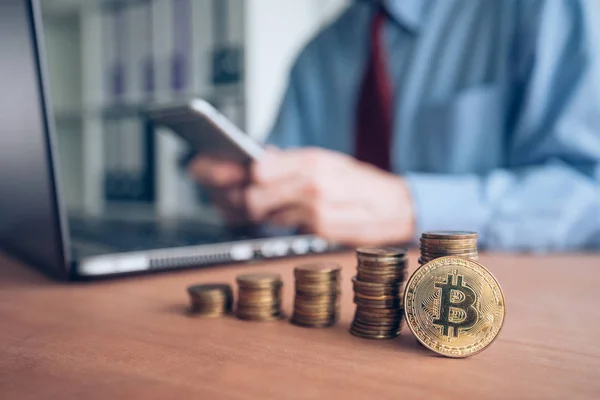Bitcoin cryptocurrency trader — Stock Photo, Image