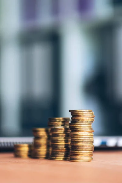 Coin stack on office desk — Stock Photo, Image