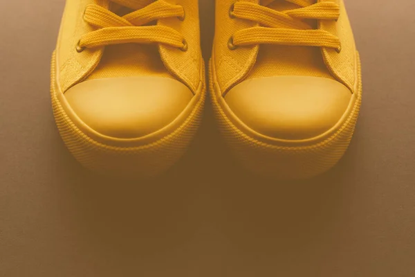 Brand new yellow sneakers on the floor — Stock Photo, Image