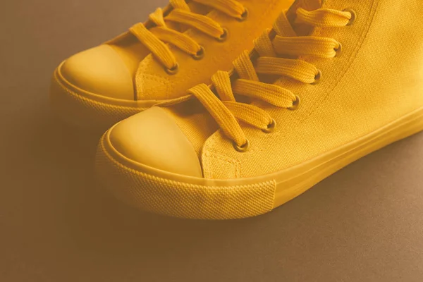 Brand new yellow sneakers on the floor — Stock Photo, Image