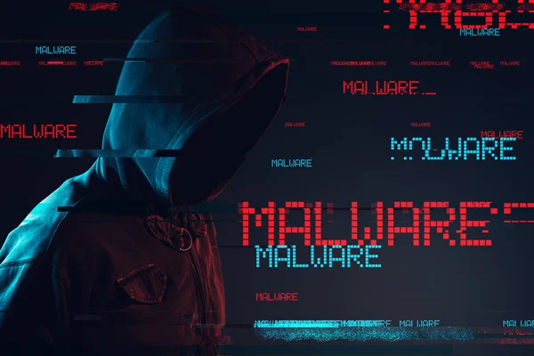 Malware-Konzept mit gesichtsloser männlicher Person mit Kapuze, wenig rot und blau beleuchtetem Bild und digitalem Glitch-Effekt — Stockbild Malware-Konzept mit gesichtsloser männlicher Person mit Kapuze — Stockfoto