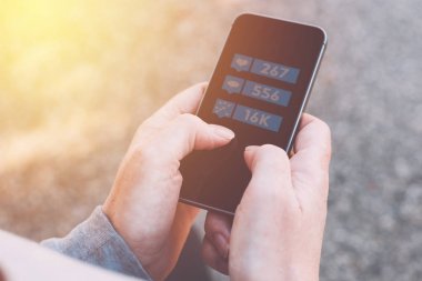 Sosyal medya ve ağ smartphone cep telefonu ile