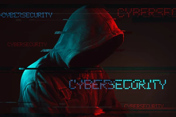 Cybersecurity koncept med ansigtsløs hætteklædte mandlige person - Stock-foto