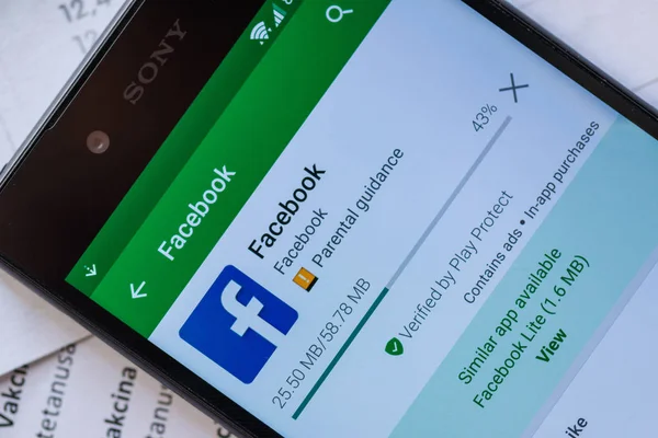 Install Facebook mobile app for smartphones — Stock Photo, Image