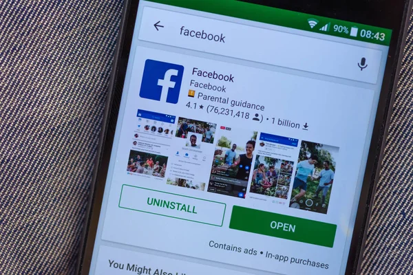 Uninstall Facebook mobile app for smartphones — Stock Photo, Image