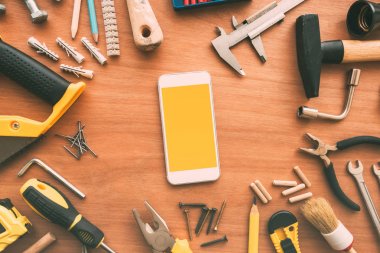 Akıllı telefon tamirci workdesk boş ekran ile. Metin veya el ulağı bakım iş cep telefonu uygulaması veya iş hizmet uygulaması, en iyi görünüm için alan kopyalama