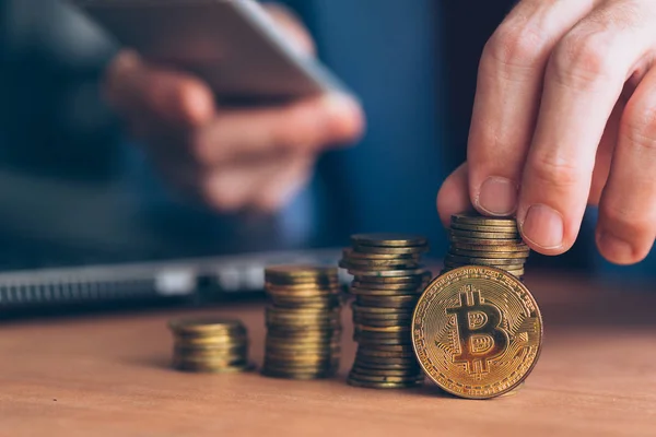 Bitcoin Kryptovaluta Trader Affärsman Med Modern Teknik Elektronisk Handel Med — Stockfoto