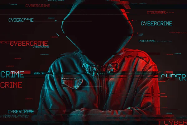 Konsep Kejahatan Cyber Dengan Pria Berkerudung Tanpa Wajah Gambar Merah — Stok Foto
