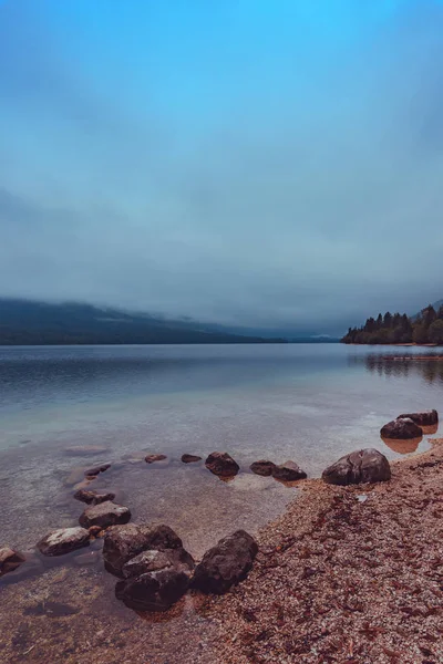 Crack of dawn on Lake Bohinj — Stock Photo, Image