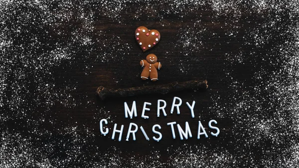 Gingerbread man cookie with Merry Christmas text flat lay — Stock Photo, Image