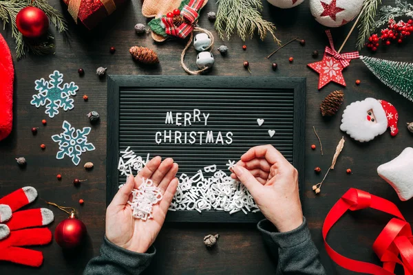 Boldog Karácsonyi üzenet top view flat lay — Stock Fotó