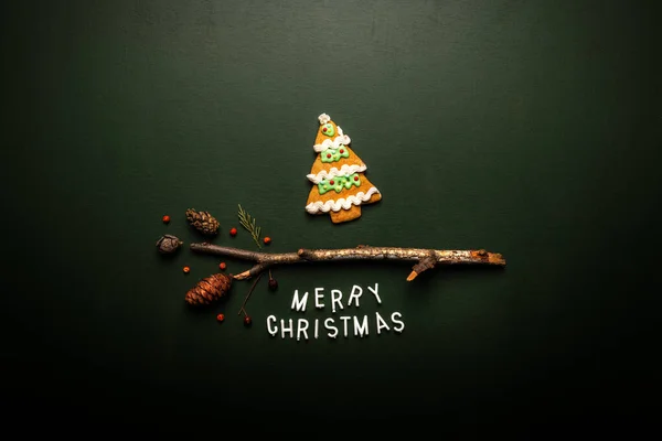 Merry Christmas text flat lay top view on green background — Stock Photo, Image