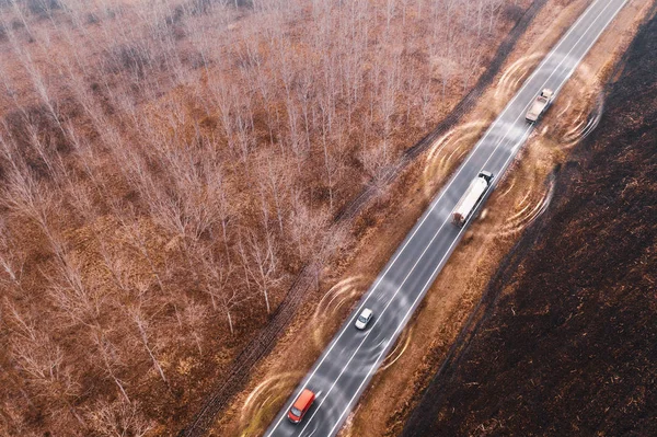 道路上の自動運転車の空中ビュー — ストック写真