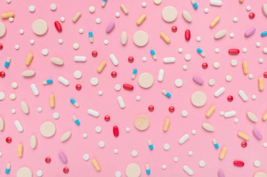 İlaç ve tabletlerin çeşitliliği düz bir görünüm sergiliyordu