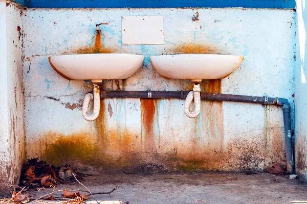 Water sinks weathered — Stock Photo, Image