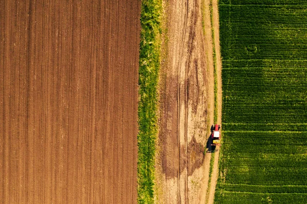 Aerial view of tractor with attached crop sprayer — Stock Photo, Image