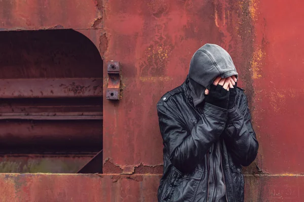 Homeless drug addict having abstinence crisis — Stock Photo, Image