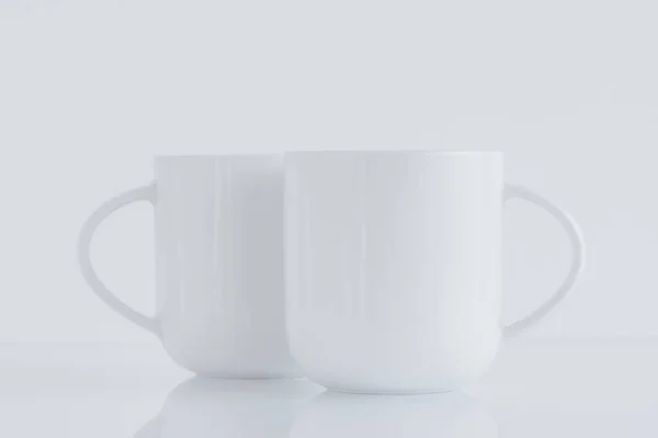 Beyaz Çay Fincanı Parlak Beyaz Kopyalama Alanı Ile Aynı Hizada — Stok fotoğraf