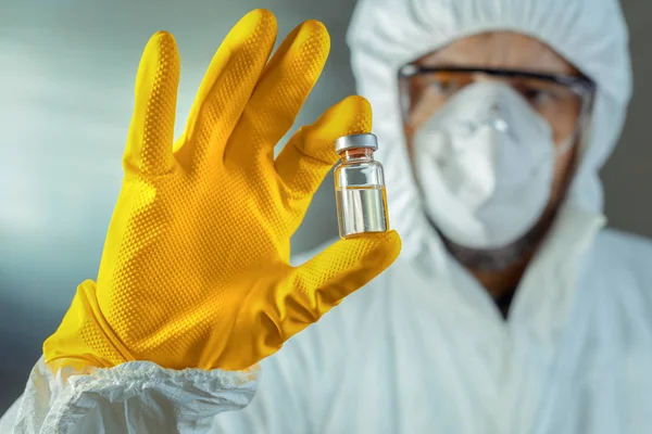 Medical Worker Holding Vaccine Serum Sterile Bottle Selective Focus — Stock Photo, Image
