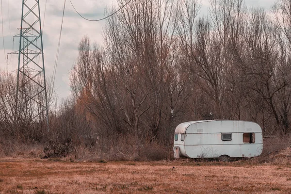 Abandoned Camp Car Trailer Field Electricity Pylons — Stockfoto