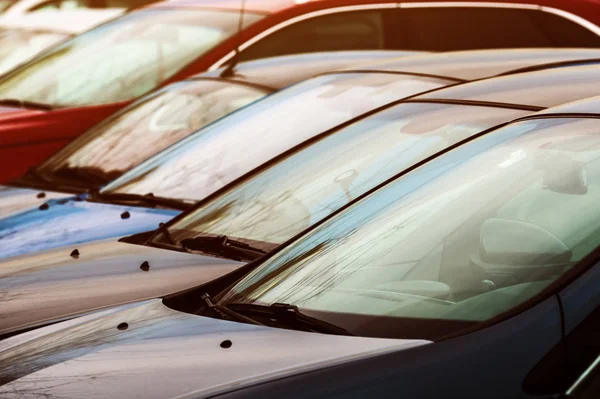 Geparkte Autoscheiben Als Abstraktes Muster Selektiver Fokus — Stockfoto