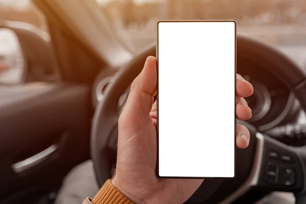 Smartphone Pantalla Blanco Burla Mano Del Conductor Delante Del Volante —  Fotos de Stock