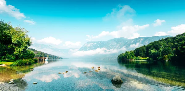 斯洛文尼亚的博欣伊湖 阿尔卑斯山山脉特里格拉夫国家公园的著名旅游胜地美丽的夏季风景 — 图库照片