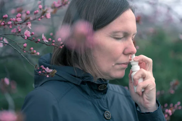 Woman Using Nasal Spray Outdoors Tree Pollen Allergy Treatment — Stock Photo, Image