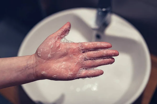 Femme Lavant Les Mains Dans Salle Bain Soins Santé Hygiène — Photo