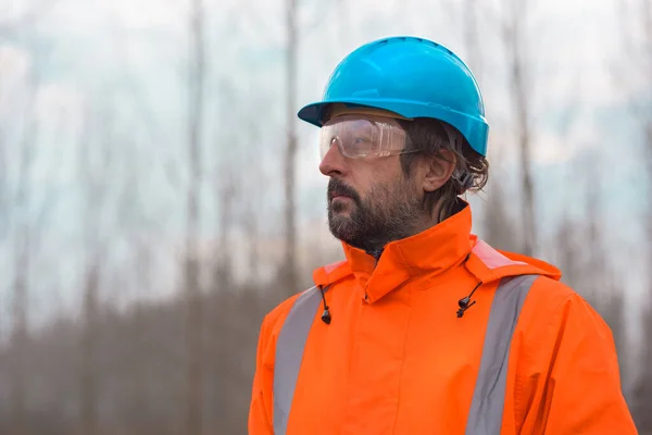 Retrato Técnico Forestal Confiado Bosque Adulto Profesional Masculino Que Usa — Foto de Stock