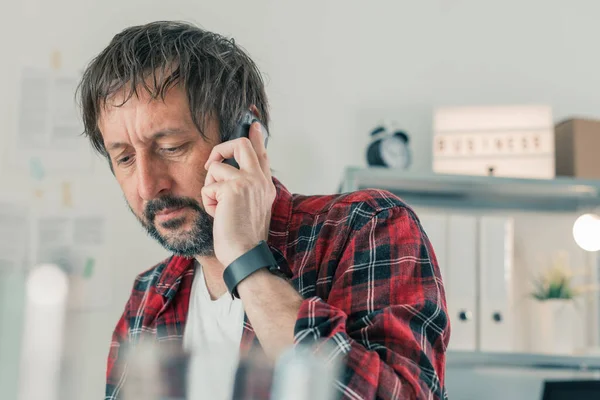 Freelancer Hearing Bad News Mobile Phone Conversation His Small Business — Stock Photo, Image