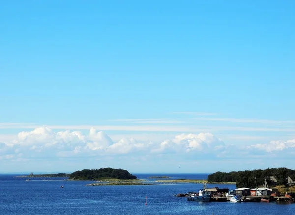 海岸の白い海晴れた日に ソロヴェツキー島 — ストック写真