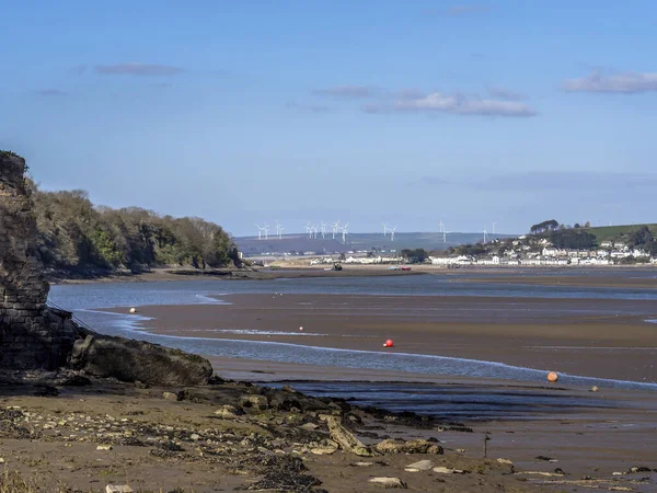 Torridge estuary view, north Devon, England. With wind frm turbines for green energy generation. — Stock Photo, Image