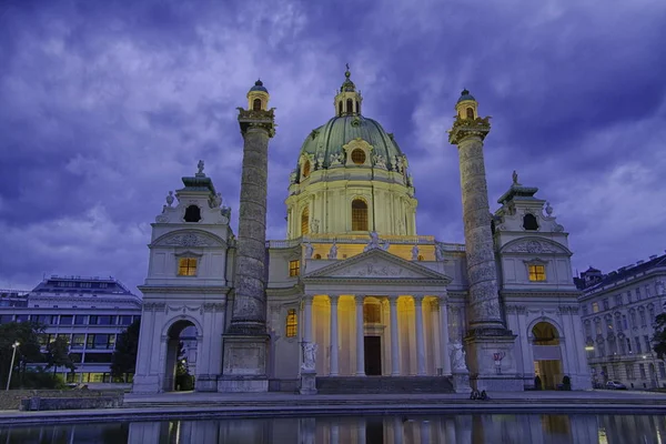 View of famous Saint Charless Cathedral in Vienna — Stock Photo, Image