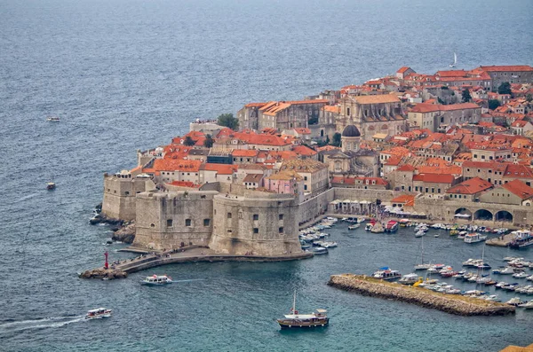 Muy bonita vista de la ciudad de Dubrovnik en Croacia — Foto de Stock