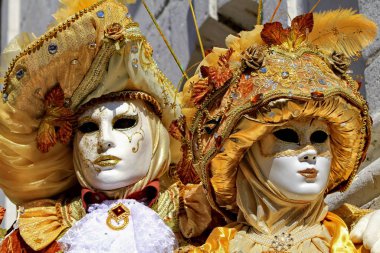 Annecy 'deki çok güzel bir maske ve karnaval makyajı.