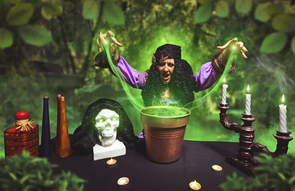 Crazy sorceress practising witchcraft — Stock Photo, Image
