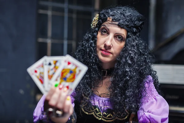 Sorceress while practising witchcraft — Stock Photo, Image
