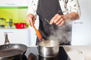 Adam et için biberiye ekleme