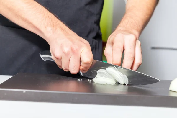 Iemands handen snijden UI — Stockfoto