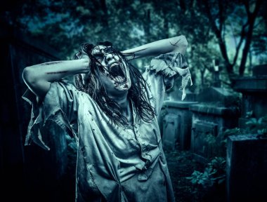 Cadılar Bayramı kavramı ile zombi kız