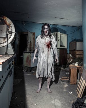 Korku zombi kadın portresi