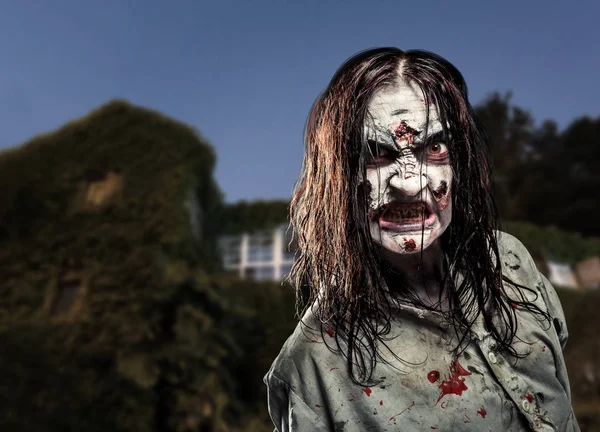 Cadılar Bayramı kavramı ile zombi kız — Stok fotoğraf