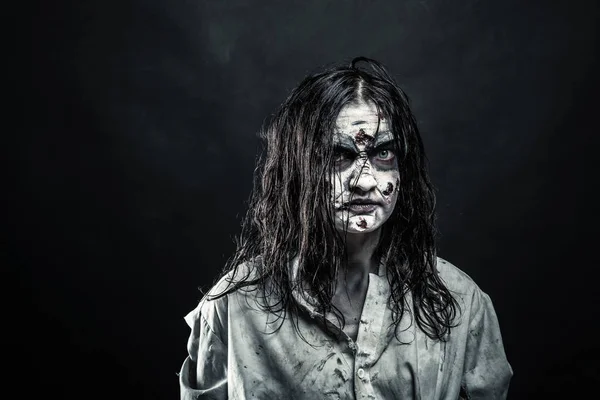 Retrato de mulher zumbi horror — Fotografia de Stock
