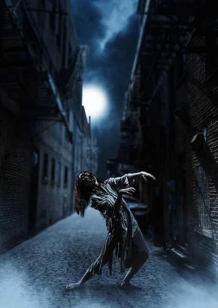 Концепція Хеллоуїна з зомбі дівчиною — стокове фото